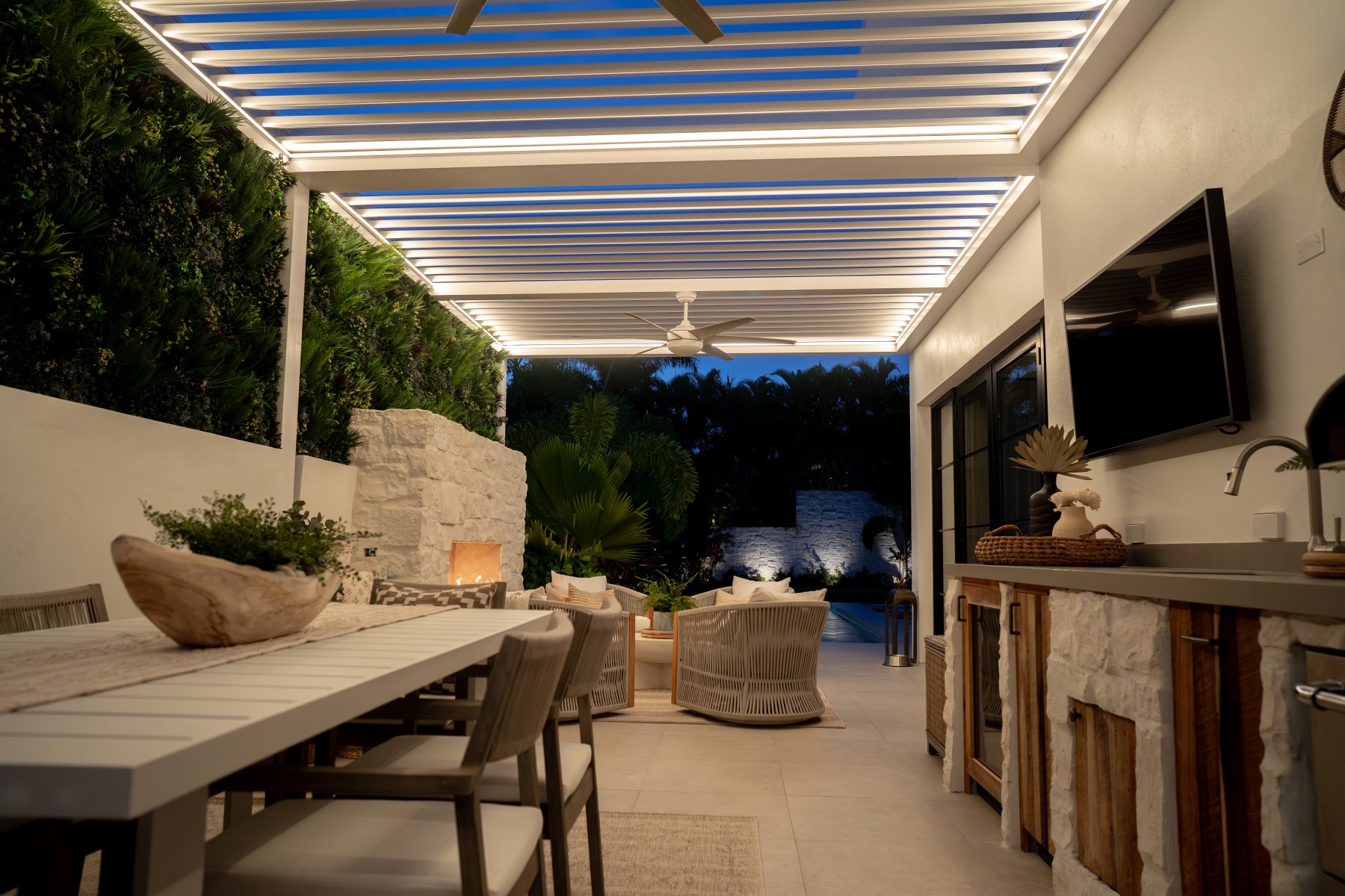 white r-blade led strip